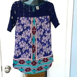 Akemi + Kin tunic top, beautiful blue, turquoise pattern, lace detail